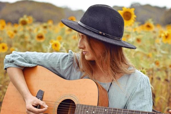 Live Music with Eilis Steele